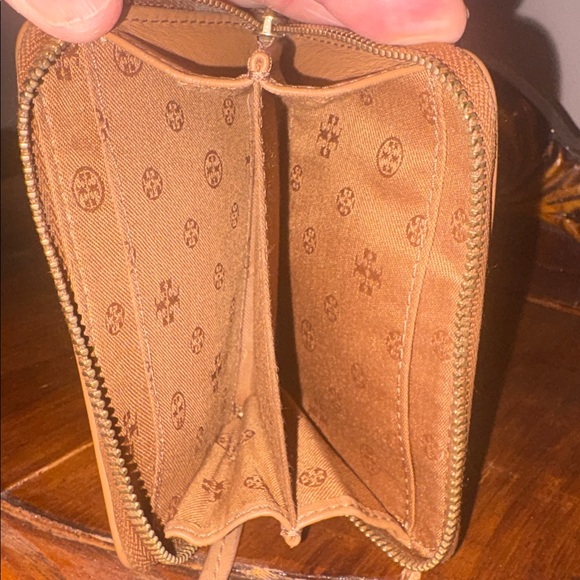 Tory Burch Pebbled Leather Zip Wallet in Saddle - Picture 8 of 11